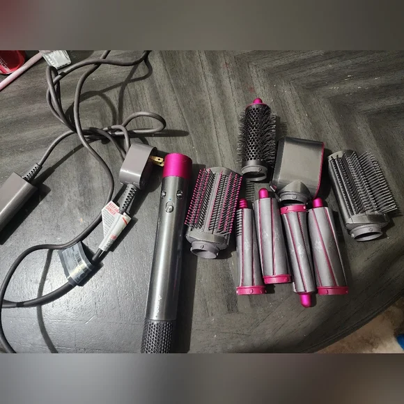 Dyson Airwrap - Picture 2 of 9